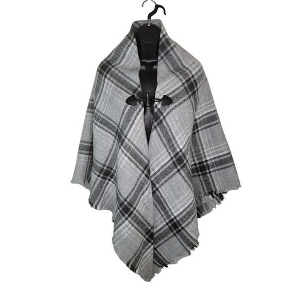Max Studio Nwt Plaid Fringe Poncho Scarf Wrap One Size - Picture 1 of 7